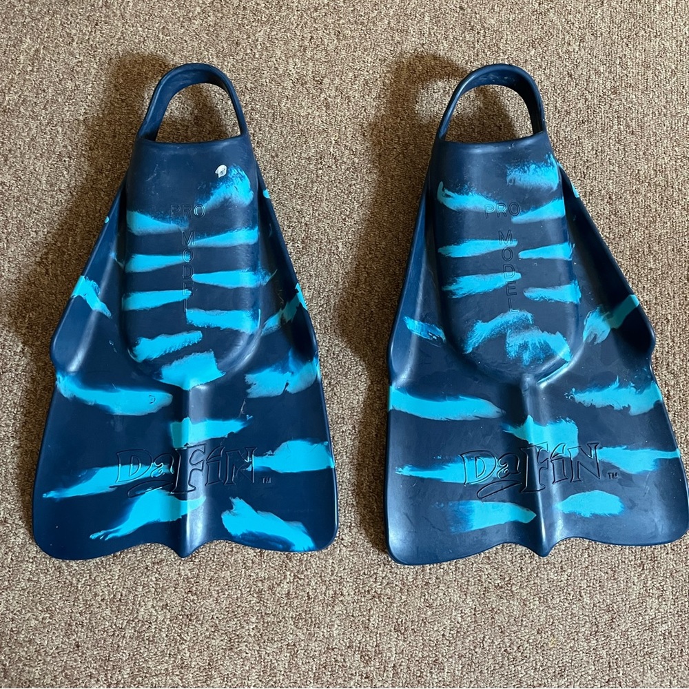 Da fin Hawaii size large fins. BRAND NEW.